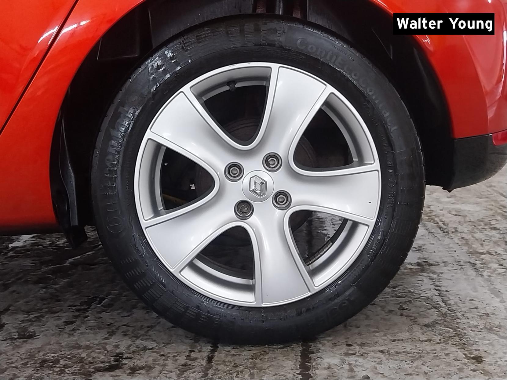 Renault Clio 1.5 dCi Dynamique MediaNav Hatchback 5dr Diesel Manual Euro 5 (s/s) (90 ps)