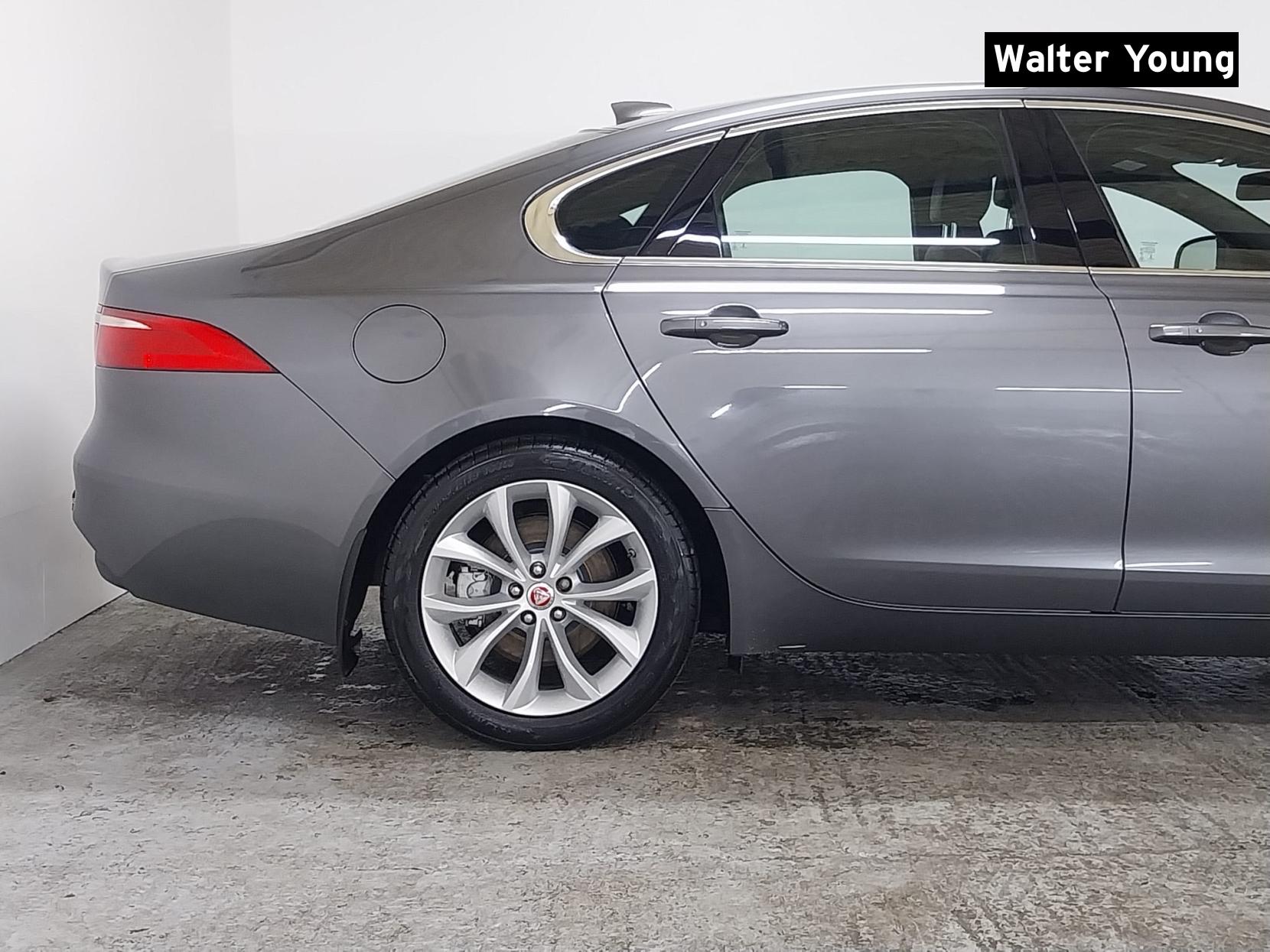 Jaguar XF 2.0d Portfolio Saloon 4dr Diesel Auto Euro 6 (s/s) (180 ps)