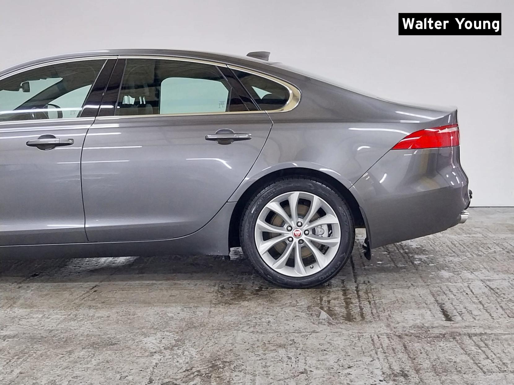 Jaguar XF 2.0d Portfolio Saloon 4dr Diesel Auto Euro 6 (s/s) (180 ps)