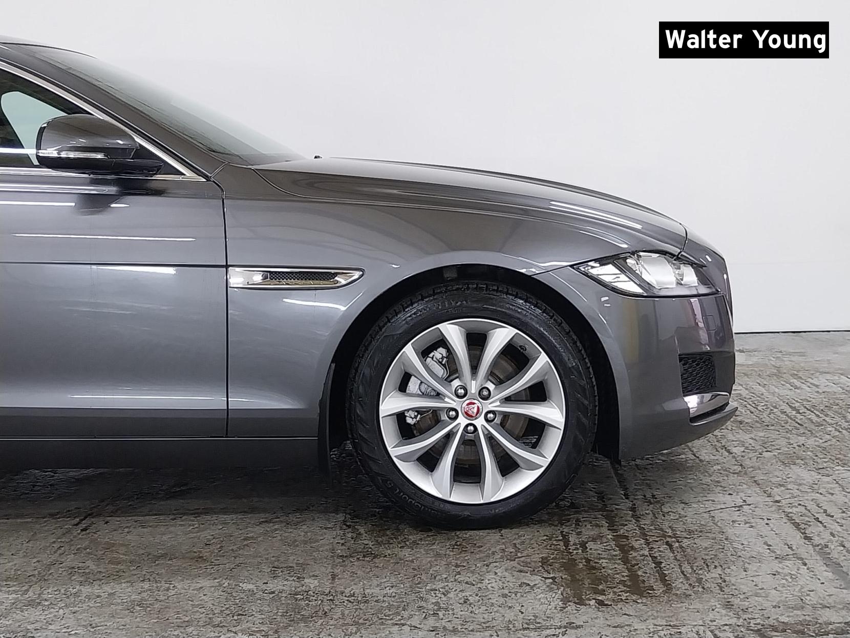 Jaguar XF 2.0d Portfolio Saloon 4dr Diesel Auto Euro 6 (s/s) (180 ps)