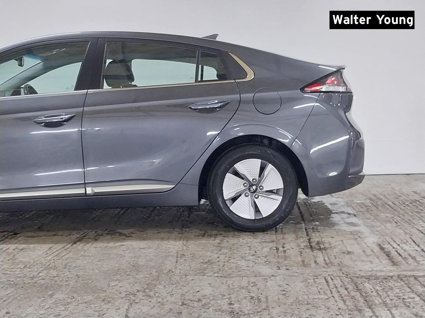 Hyundai IONIQ 1.6 h-GDi Premium Hatchback 5dr Petrol Hybrid DCT Euro 6 (s/s) (141 ps)