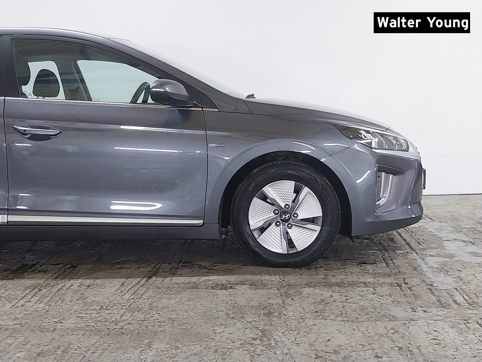 Hyundai IONIQ 1.6 h-GDi Premium Hatchback 5dr Petrol Hybrid DCT Euro 6 (s/s) (141 ps)