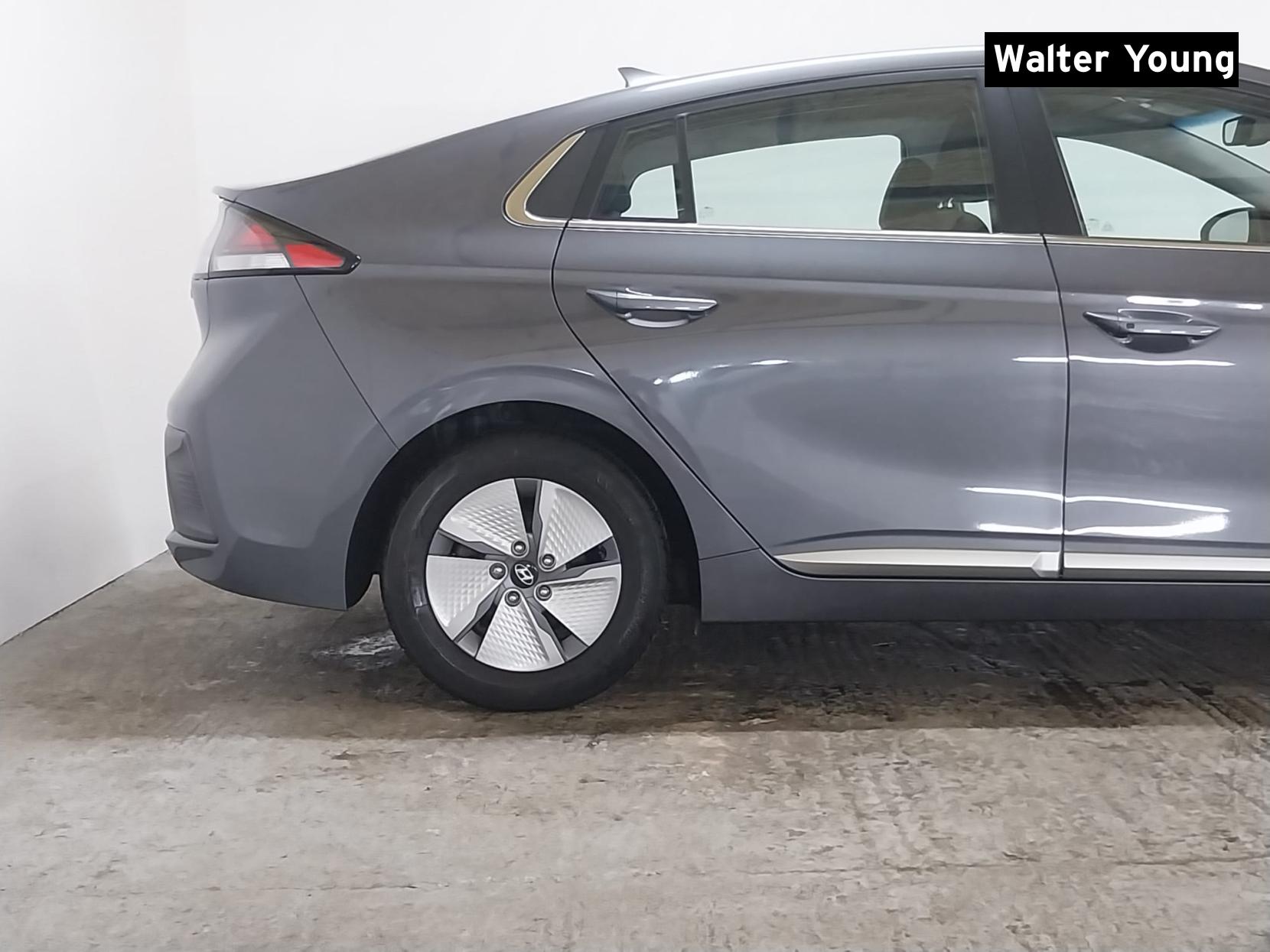 Hyundai IONIQ 1.6 h-GDi Premium Hatchback 5dr Petrol Hybrid DCT Euro 6 (s/s) (141 ps)