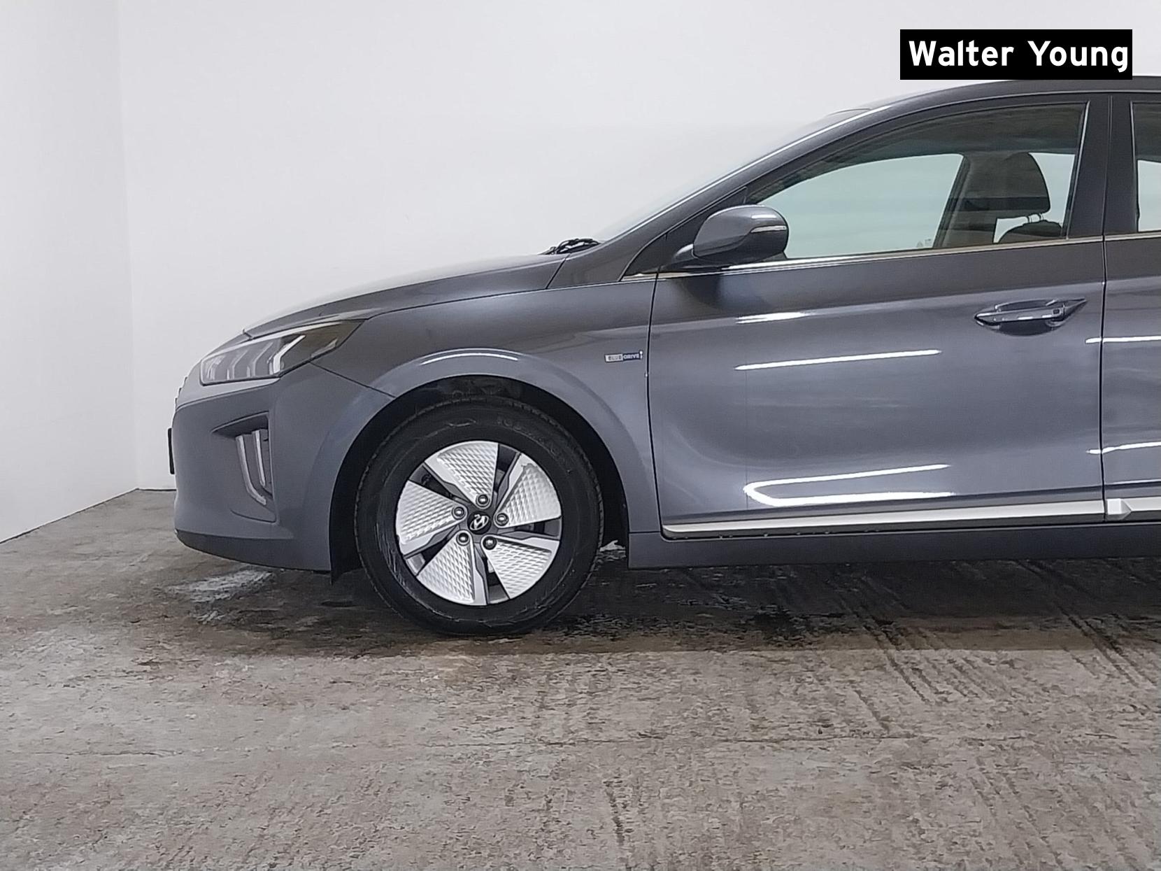 Hyundai IONIQ 1.6 h-GDi Premium Hatchback 5dr Petrol Hybrid DCT Euro 6 (s/s) (141 ps)