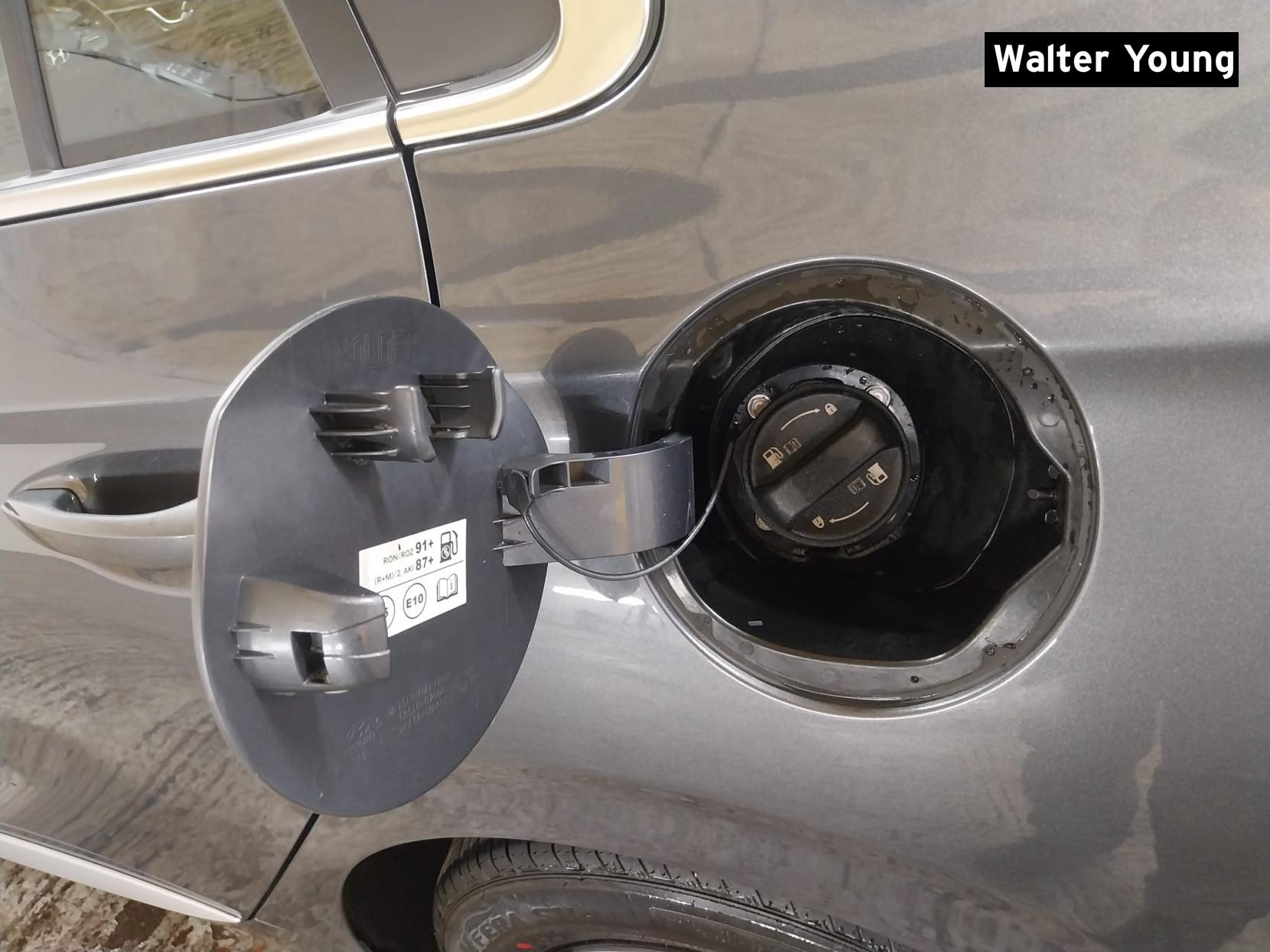 Hyundai IONIQ 1.6 h-GDi Premium Hatchback 5dr Petrol Hybrid DCT Euro 6 (s/s) (141 ps)