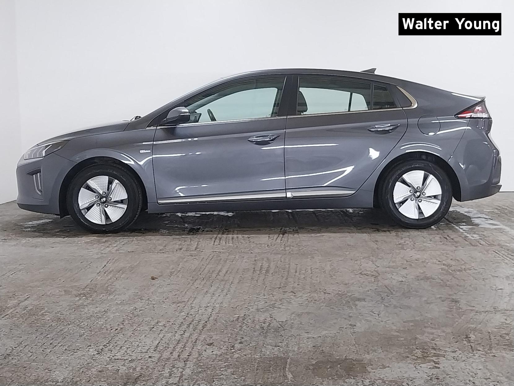 Hyundai IONIQ 1.6 h-GDi Premium Hatchback 5dr Petrol Hybrid DCT Euro 6 (s/s) (141 ps)