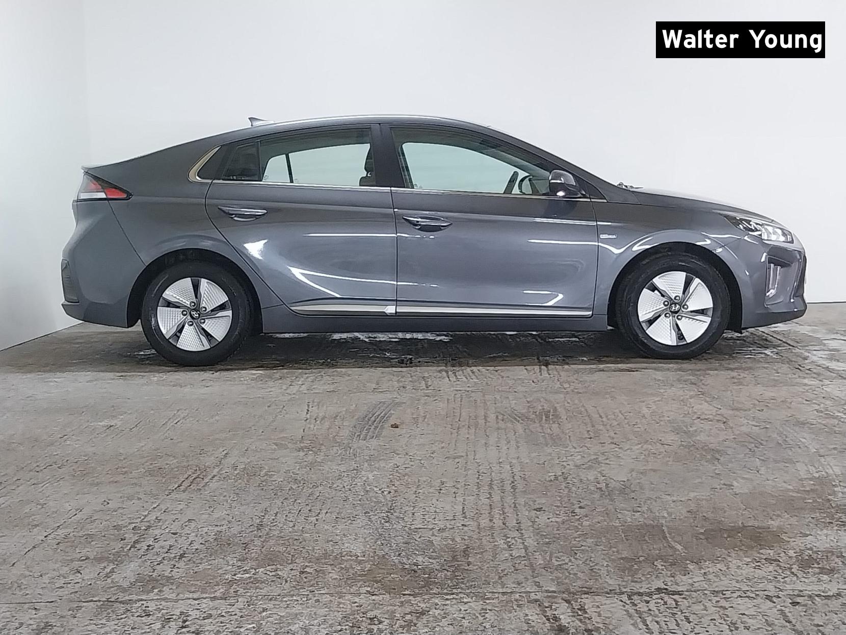 Hyundai IONIQ 1.6 h-GDi Premium Hatchback 5dr Petrol Hybrid DCT Euro 6 (s/s) (141 ps)