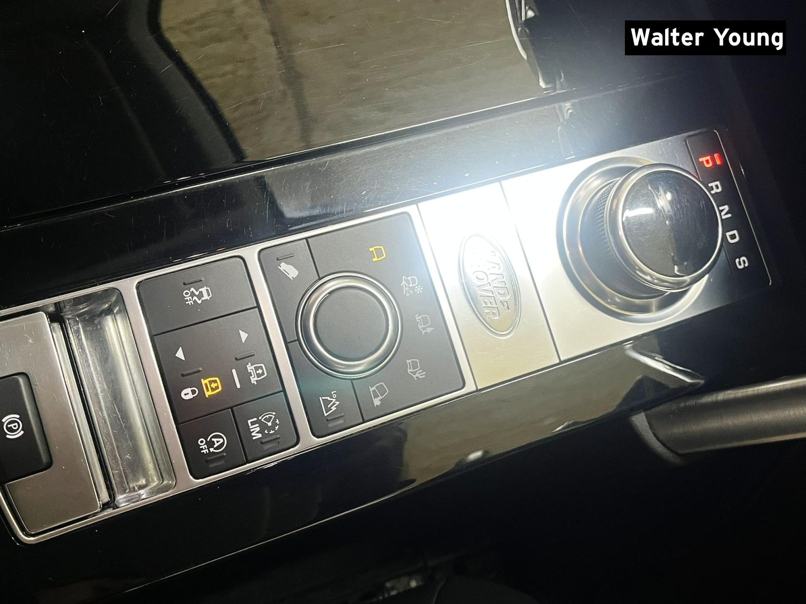 Land Rover Discovery 2.0 SD4 HSE SUV 5dr Diesel Auto 4WD Euro 6 (s/s) (240 ps)