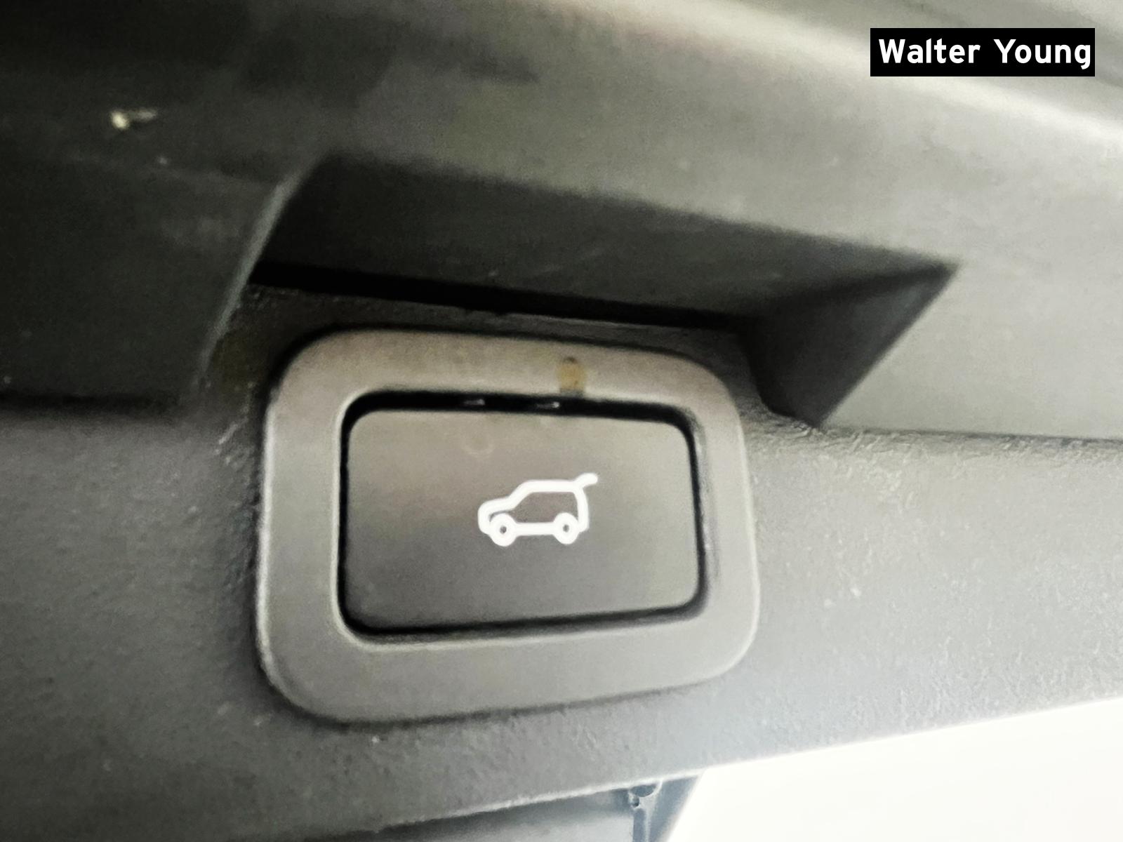 Land Rover Discovery 2.0 SD4 HSE SUV 5dr Diesel Auto 4WD Euro 6 (s/s) (240 ps)